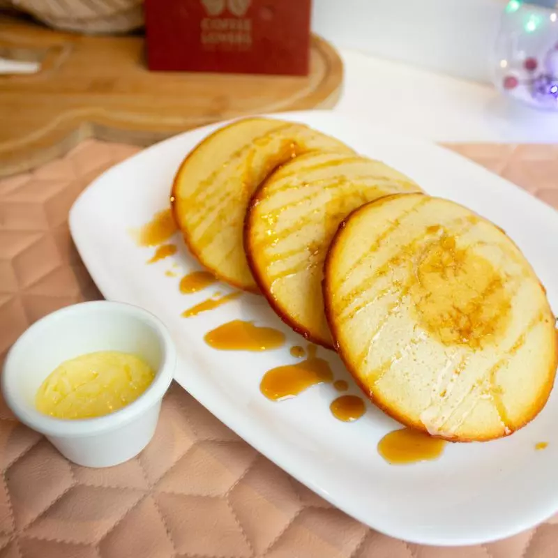 PANQUECA MANTEIGA E MEL