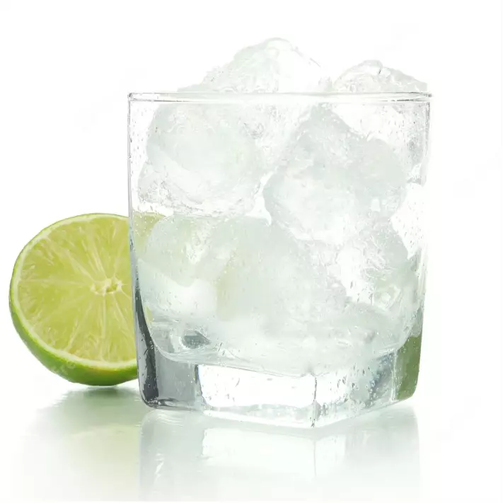 Copo com Gelo e Limão