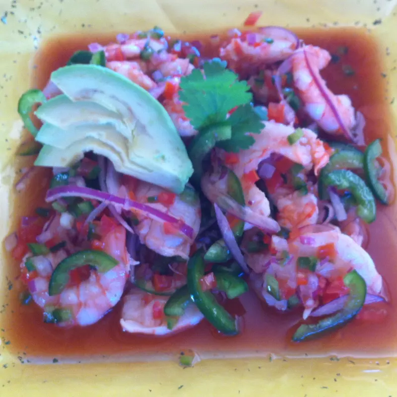 CEVICHE CON CAMARON COCIDO