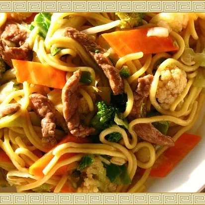 Yakissoba misto (carne e frango)