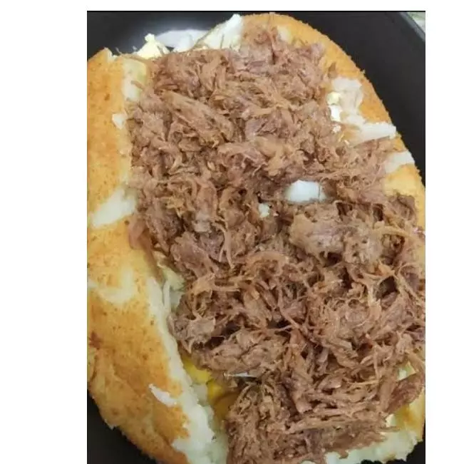 Batata Recheada Pernil  Molho BBQ