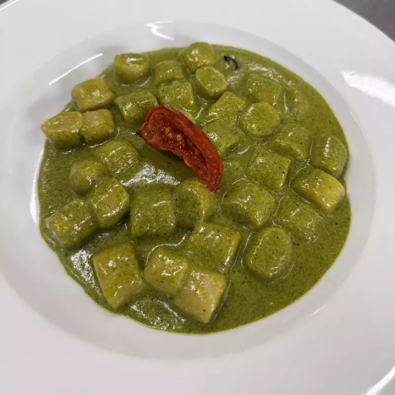 Festín Ñoquis y ensaladas