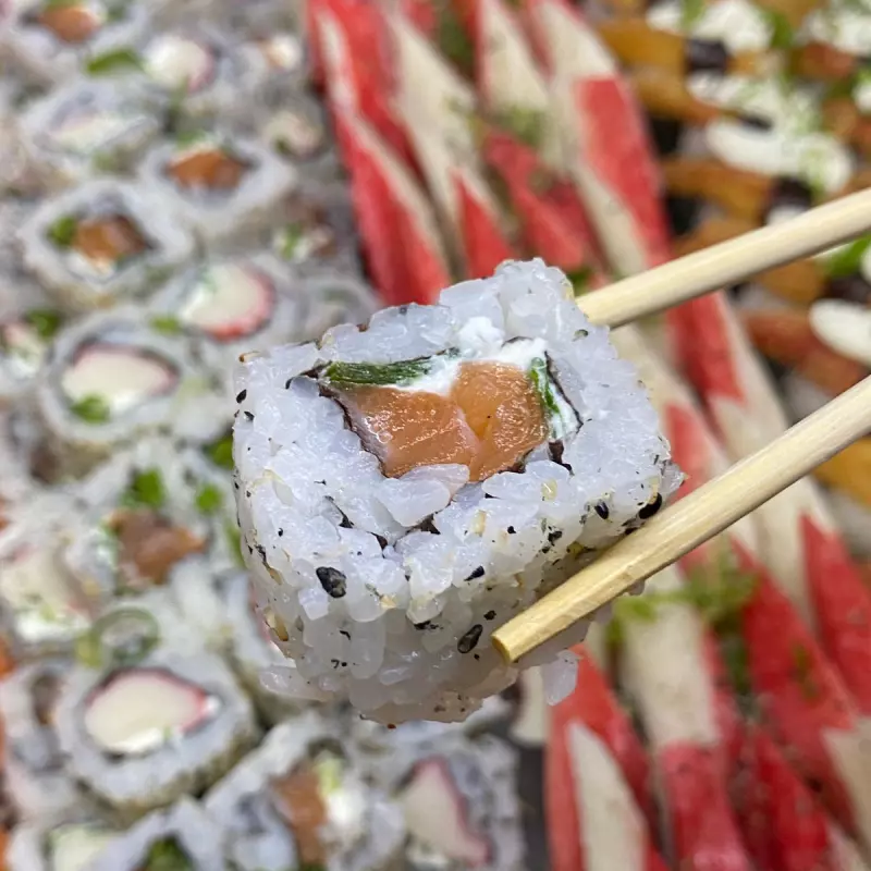 4 Peças de Uramaki de Salmão