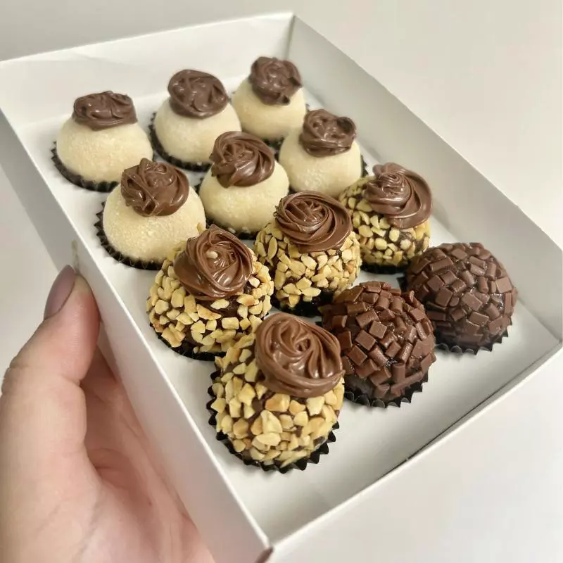 Caixa com 12 Brigadeiros Gourmet