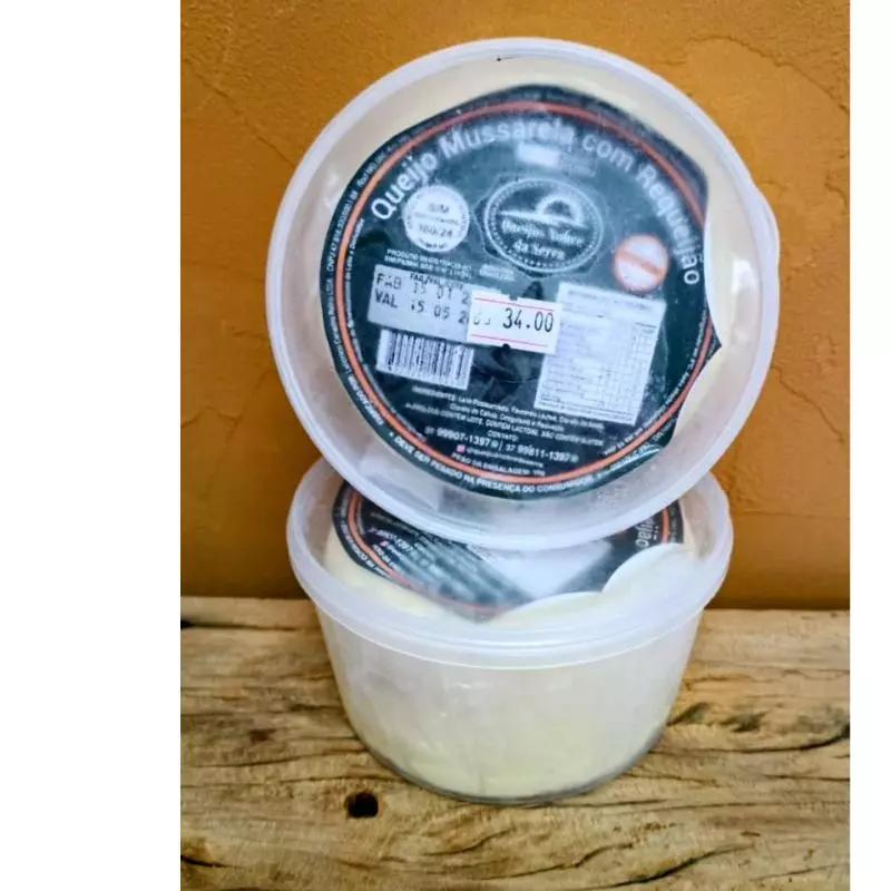 QUEIJO MUSSARELA COM REQUEIJAO