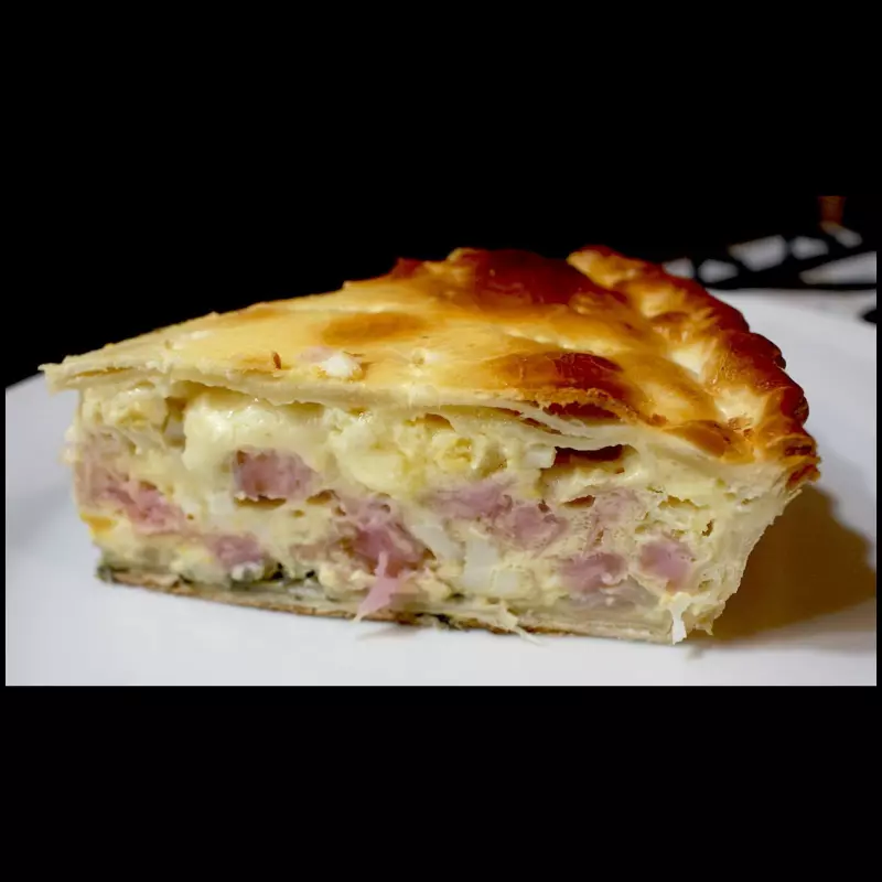 Tarta de jamon y queso.