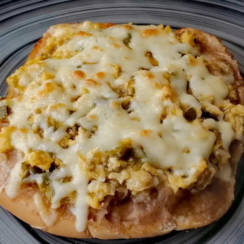 Medio Mollete de Huevo Verde