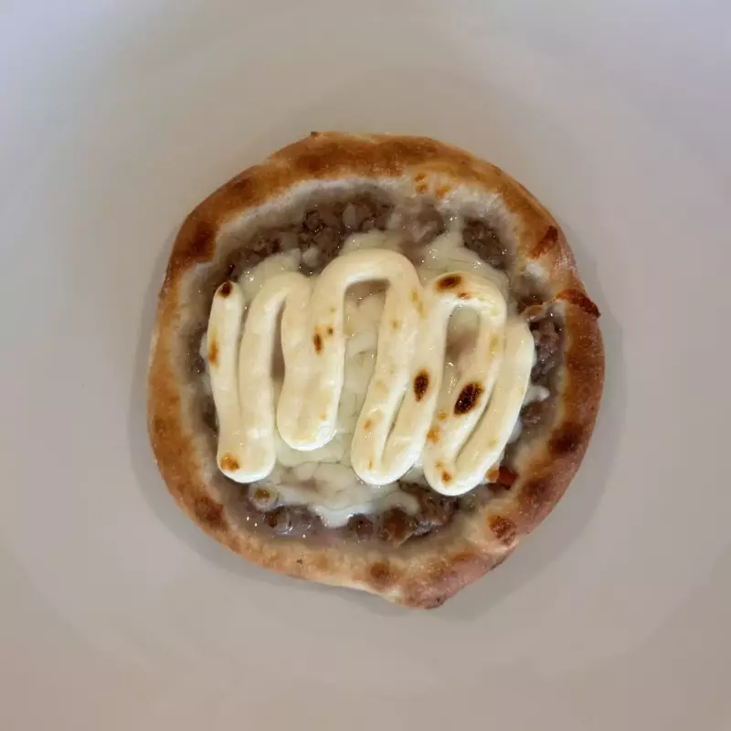 Esfiha de carne c/ queijo e catupiry