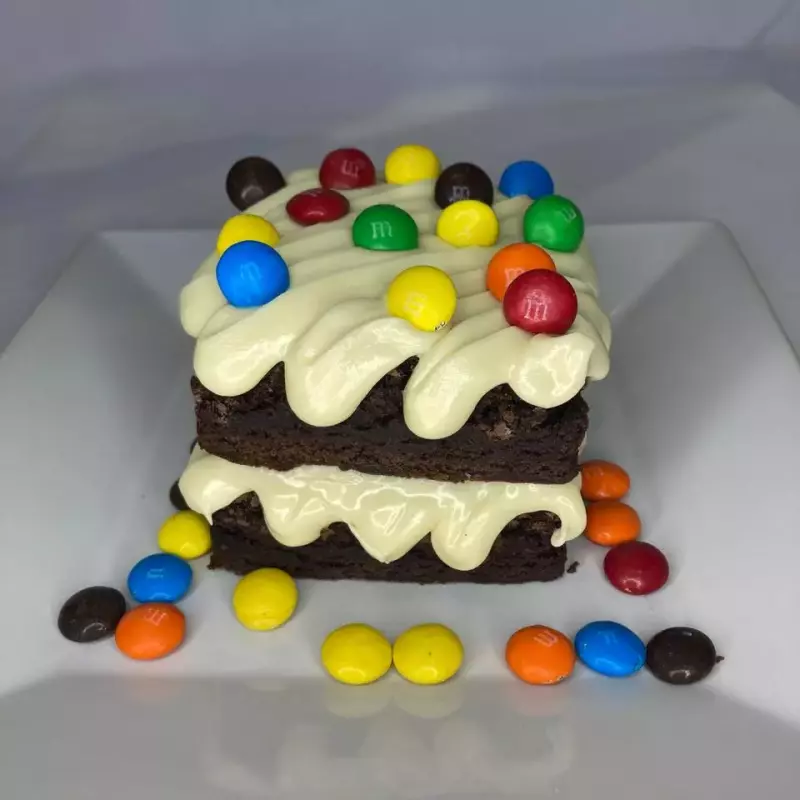 BROWNIE SIMPLES CREME NINHO E MMS