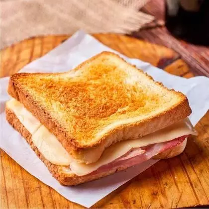 Misto Quente com Ovo