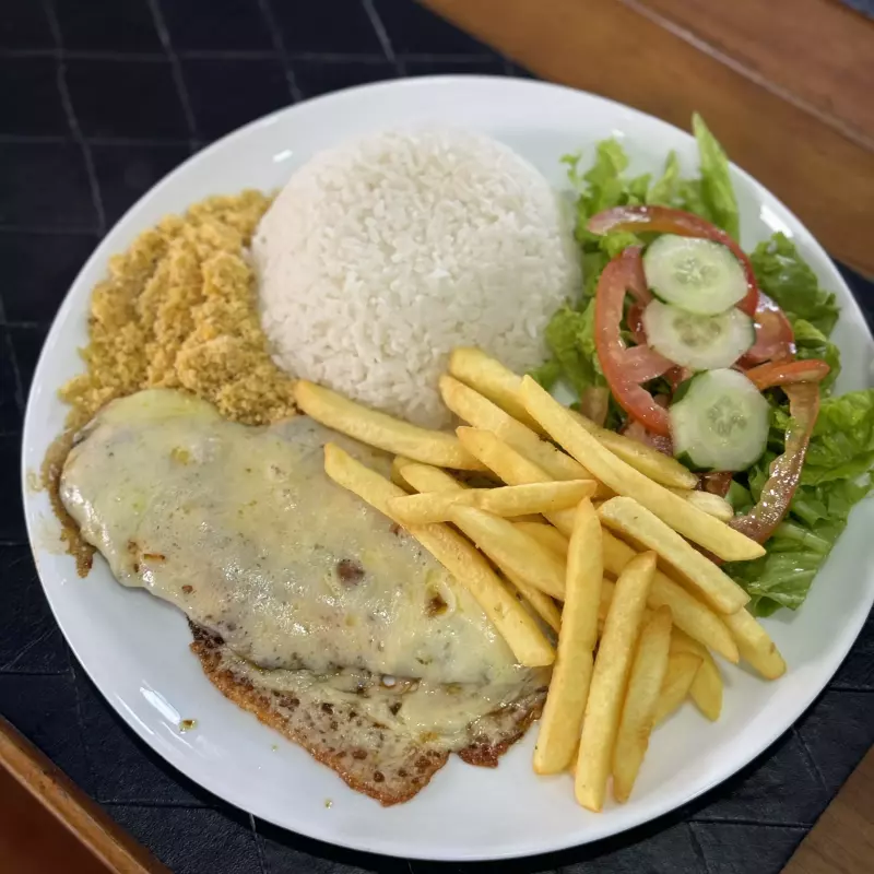 FILÉ DE FRANGO C/QUEIJO