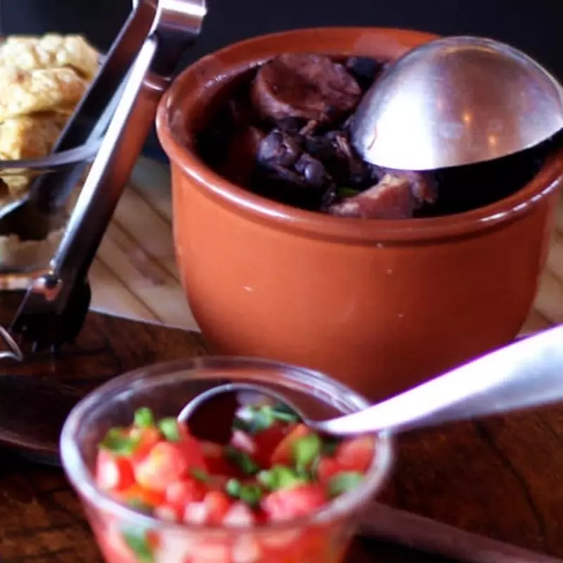 PORÇÃO FEIJOADA P 400gr com torresmo