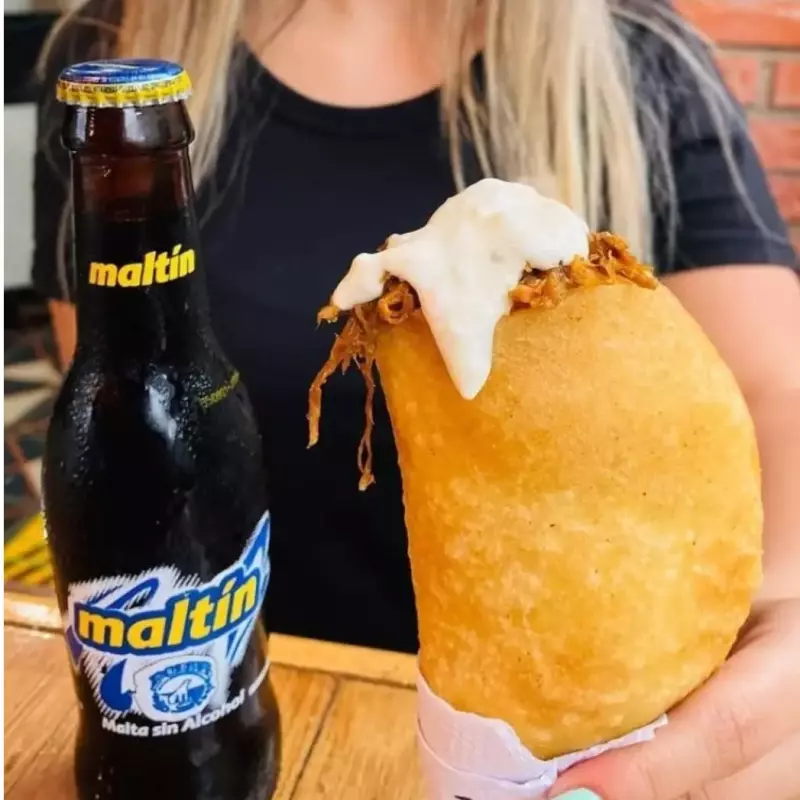Maltin Polar + 2 Empanadas