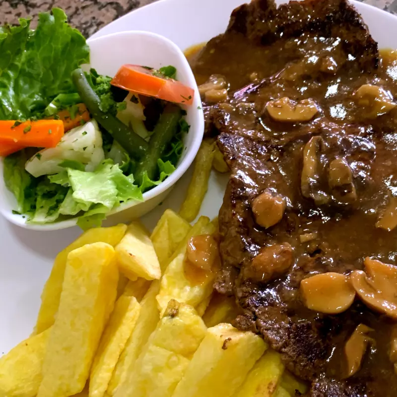 Lomo en Salsa de Champiñones