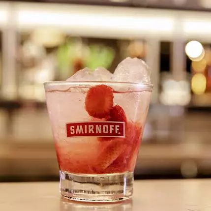 Caipirosca Smirnoff (limão, morango, kiwi)
