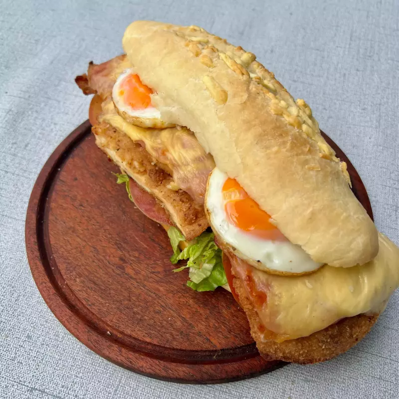 Sanguche de milanesa de pollo super