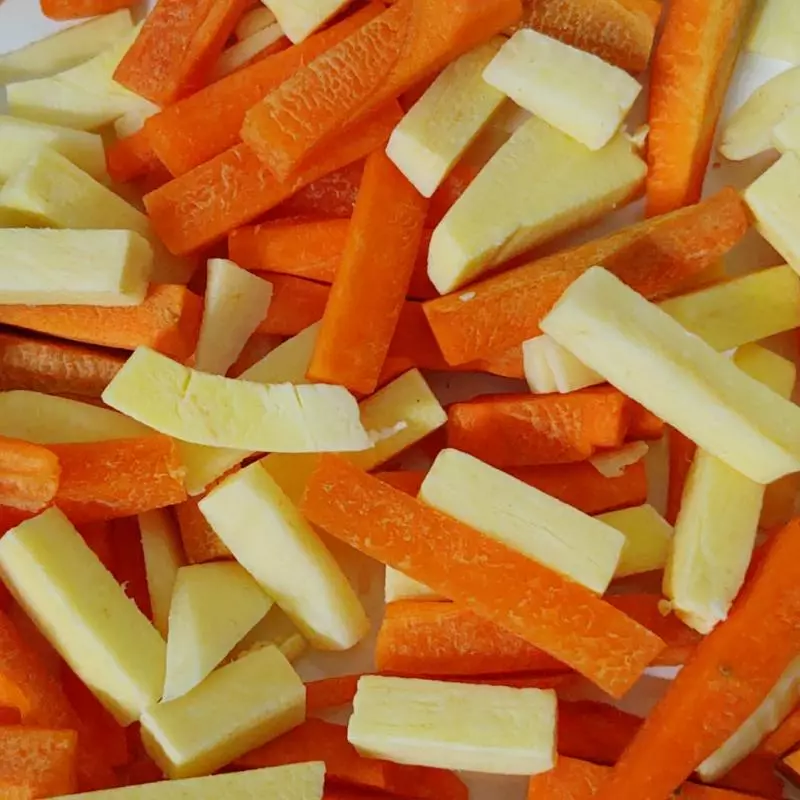 BATATA SALSA E CENOURA CUBOS