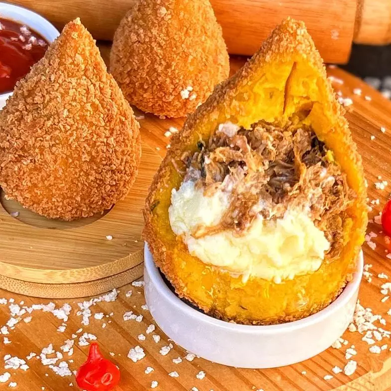Coxinha Gourmet  Costela com Queijo