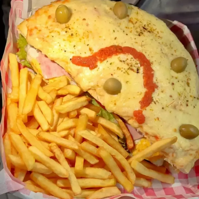 MEDIA HAMBURPIZZA CLASICA