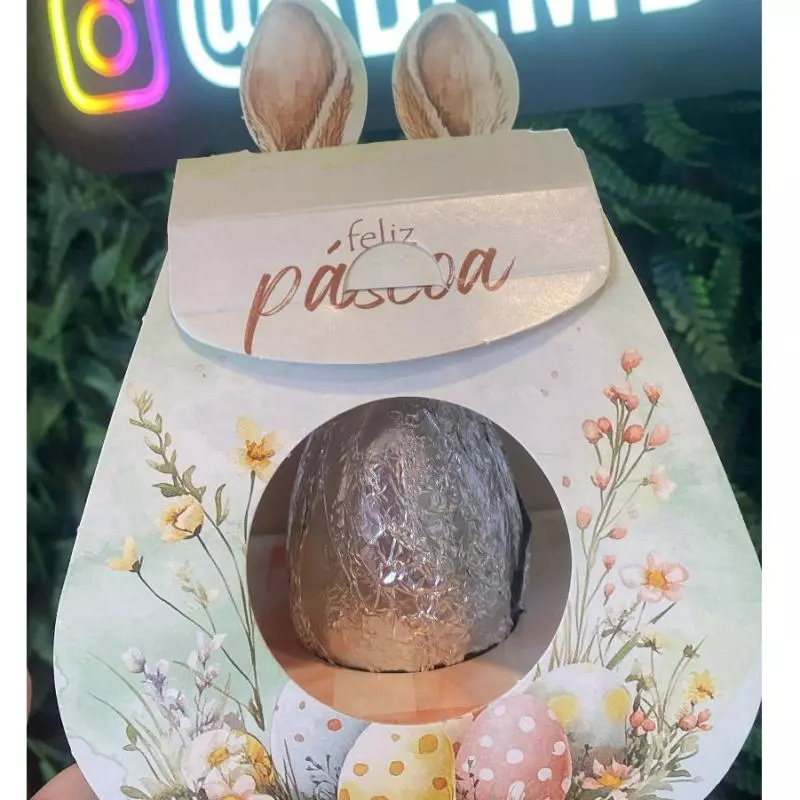 Ovo bombom de brigadeiro com morango