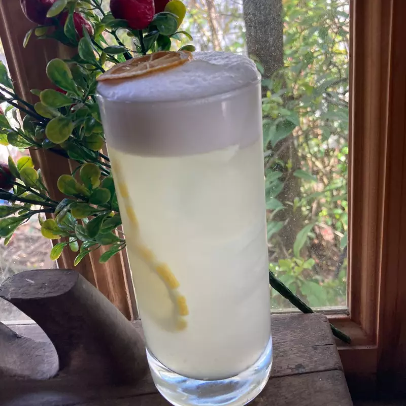 TOM COLLINS O JOHN COLLINS