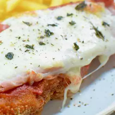 Suprema con jamon y queso