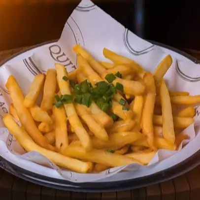 Papas Fritas con Salsa Cheddar