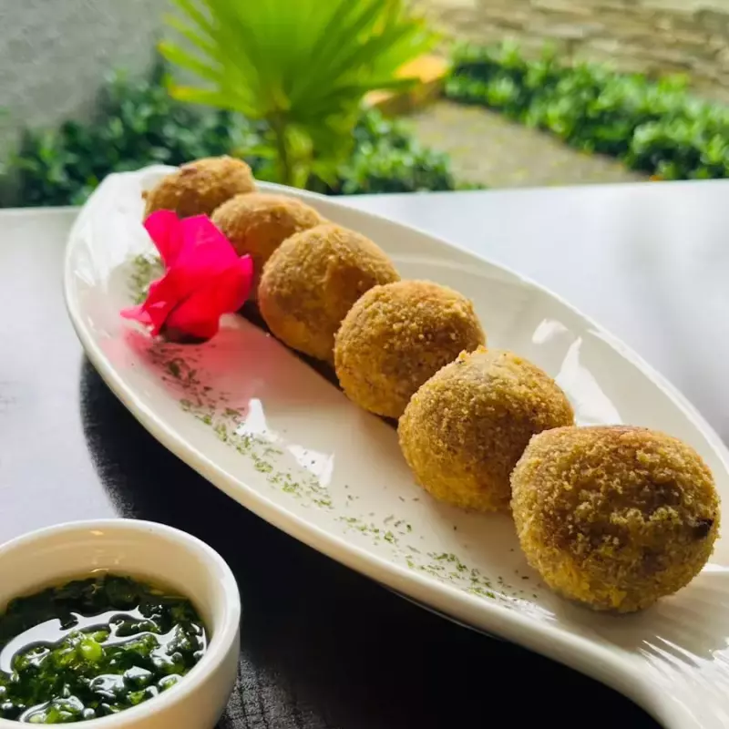 Bolinho de Macaxeira com Carne Seca