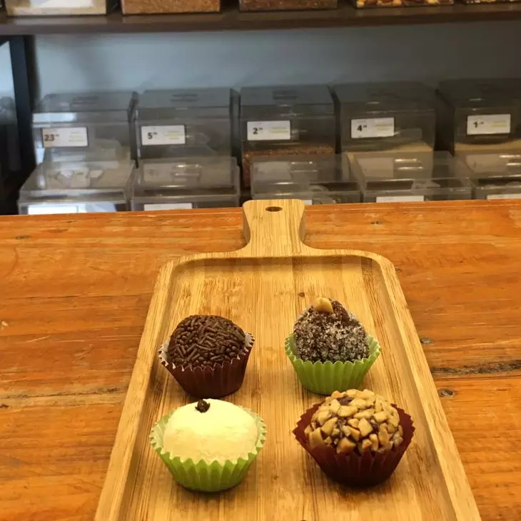 🍬✨ Caixinha de Delícias: 4 Docinhos