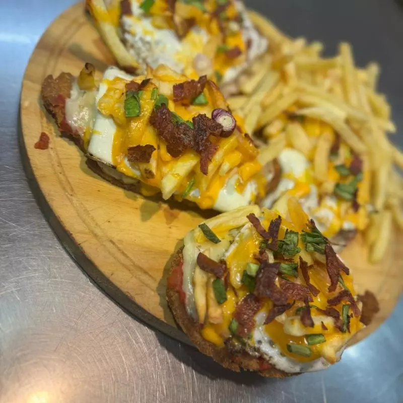 Pizzanesa pollohuevo y papacheddar5p