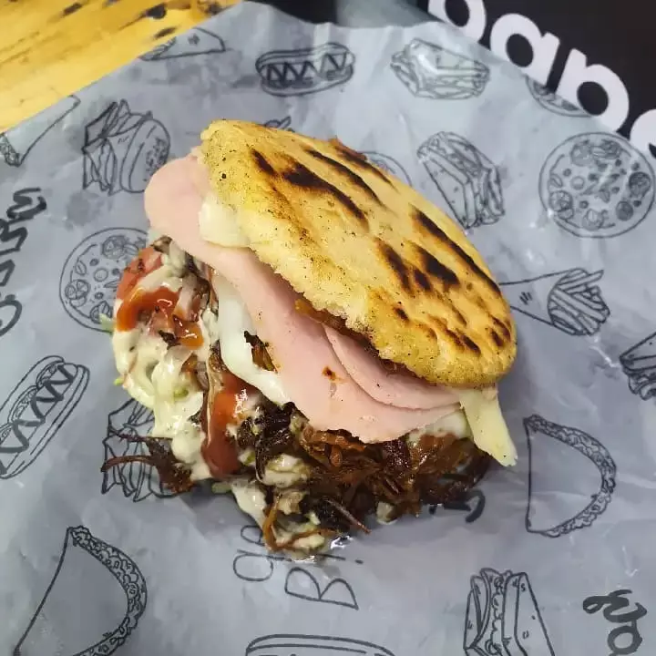 AREPA TRIFASICA