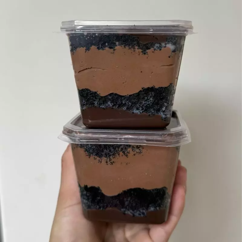 BOLO NO POTE BLACK DOIS CHOCOLATES