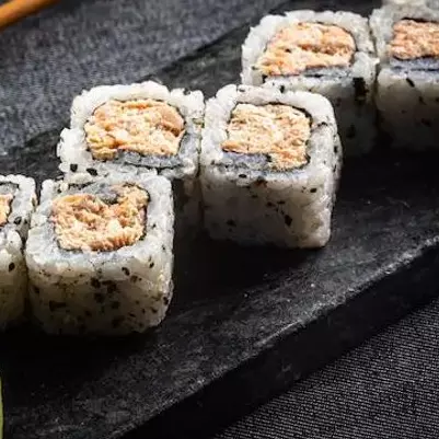 uramaki salmão grelhado-10 peças