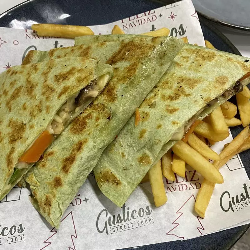 QUESADILLA VEGETARIANA / VEGGIE QUESADILLA