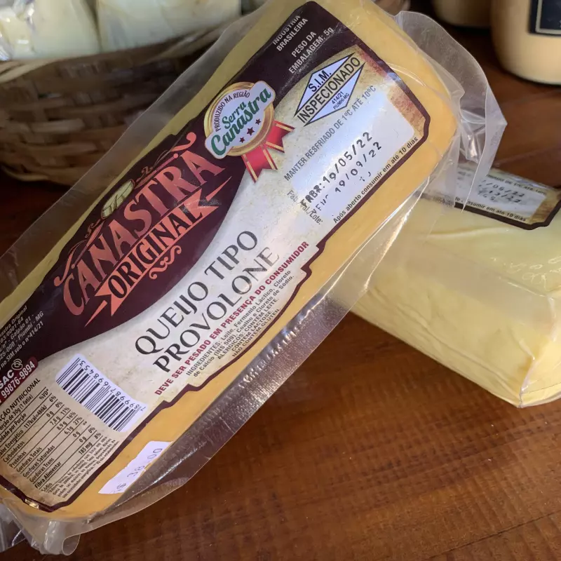 Queijo Provolone Defumado - a peça