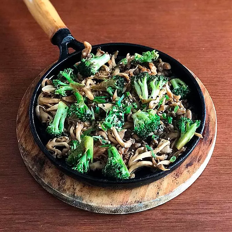Shimeji com Brócolis.
