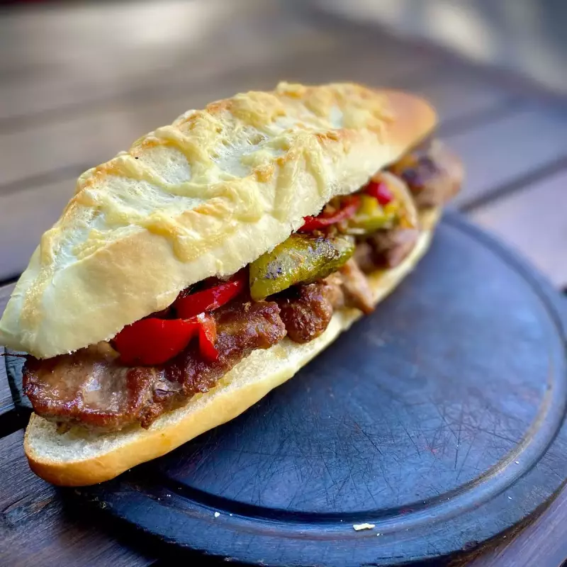 Sanguche de bondiola c/ fritas