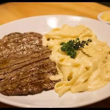 Nhoque ao sugo ou bolonhesa