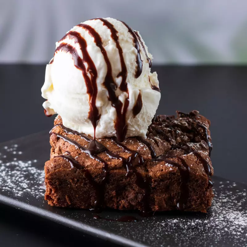 BROWNIE CON HELADO