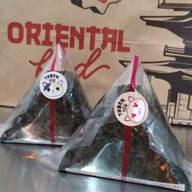 ONIGIRI SALMÃO EMPANADO