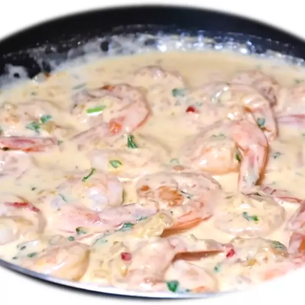 CAMARONES EN CREMA DE APIO