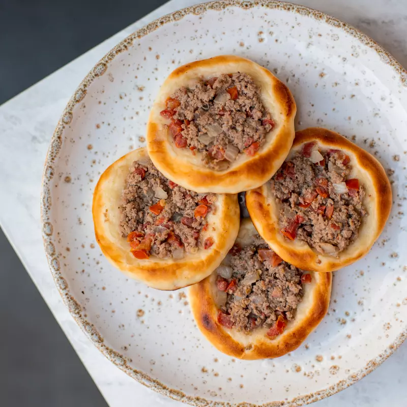 Esfiha aberta de carne