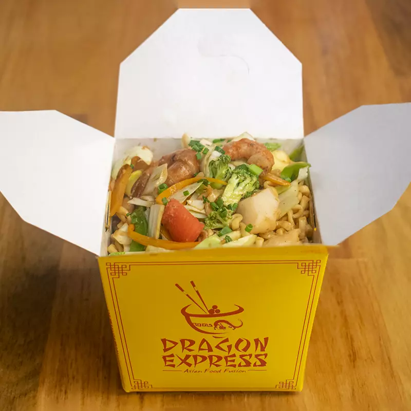 Tallarín Frito con Mariscos