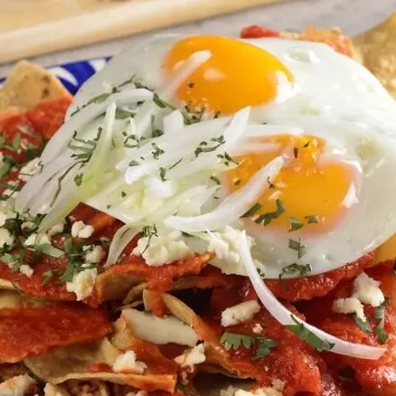 Chilaquiles con Huevos al gusto