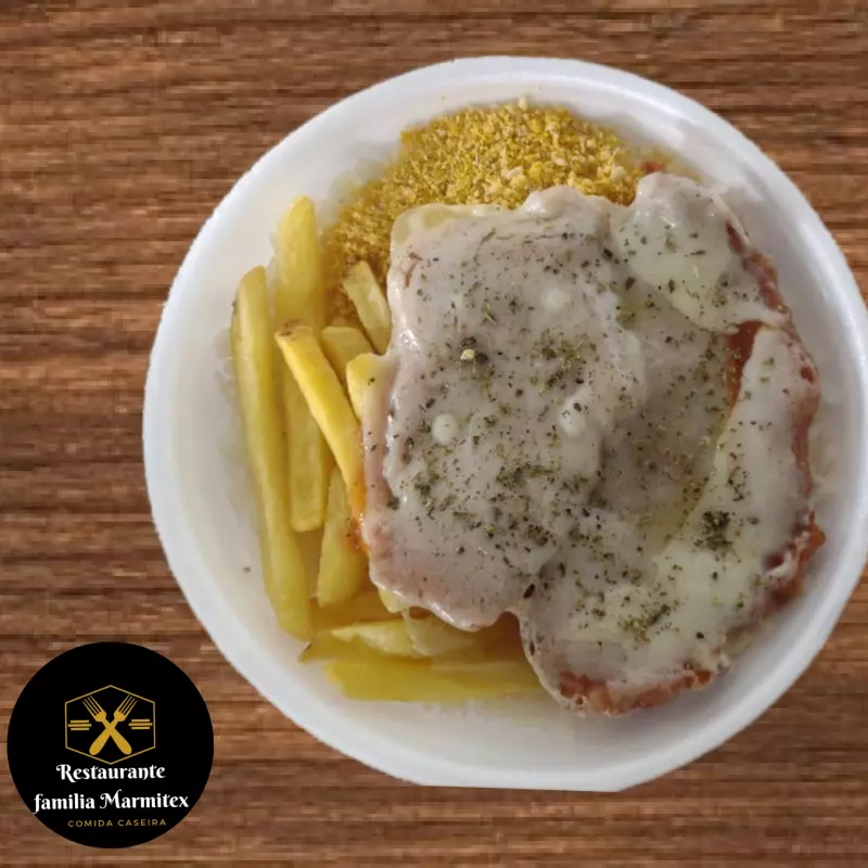 Filé de frango à parmegiana