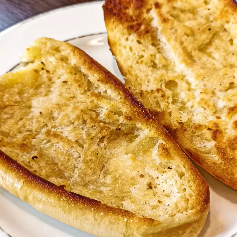 Pão na chapa com manteiga