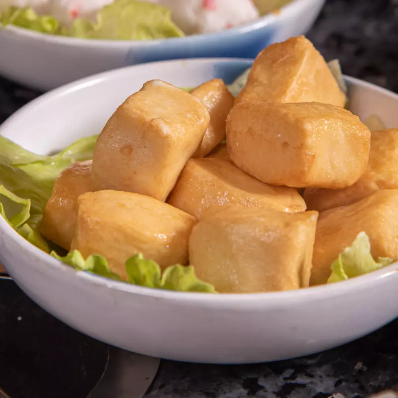 CUBO DE TOFU CON PESCADO 鱼豆腐