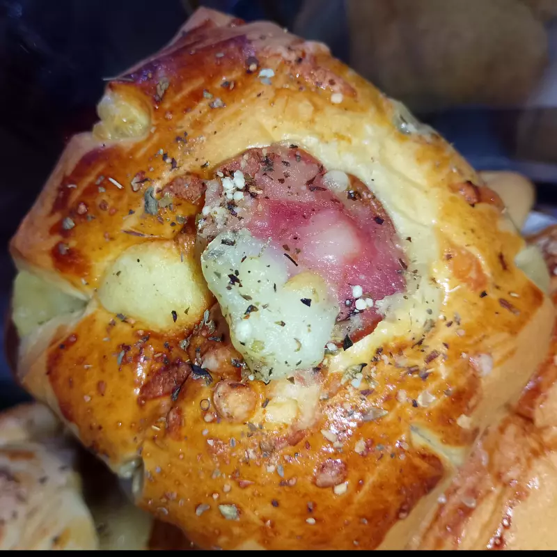 Pão massa batata calabresa com queij