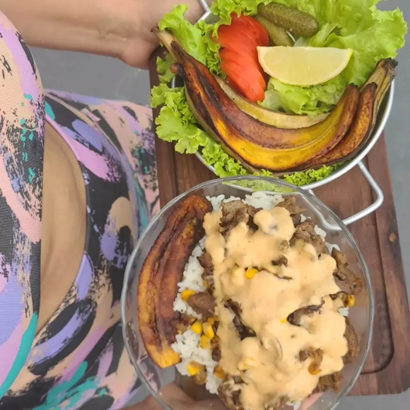 Poke de Carne com banana