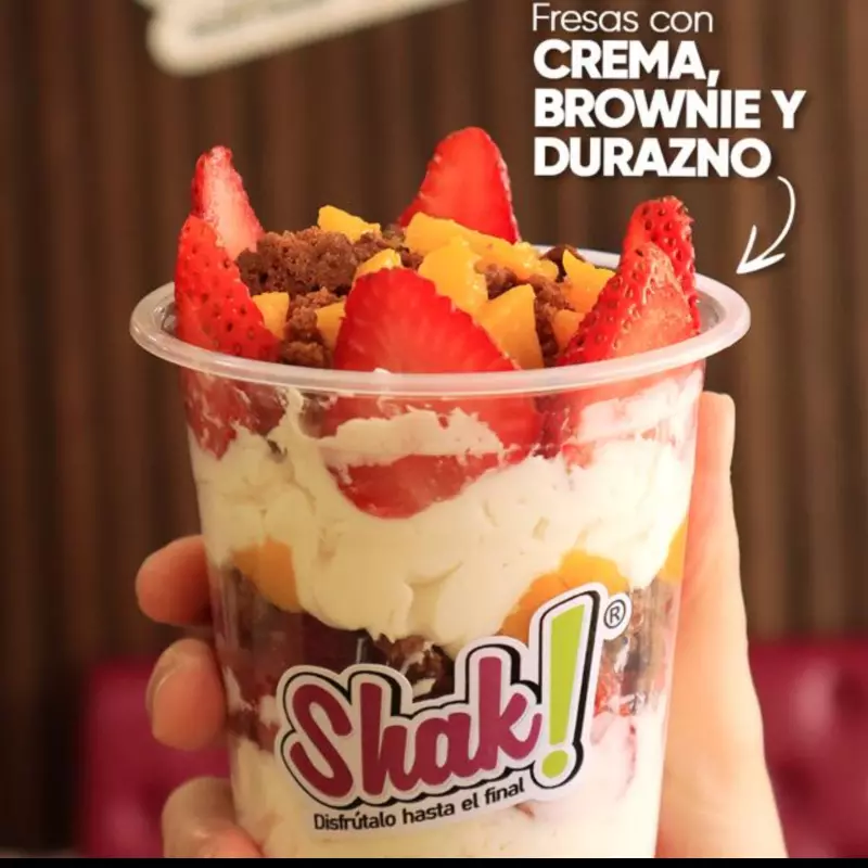 Fresas con Brownie y Durazno